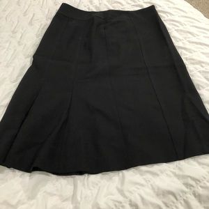 Ann Taylor - Ladies skirt size 4